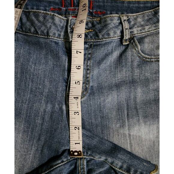 Elle Paris New York Tokyo Women's Blue Jean Shorts Size 12, 9" Rise 5" Inseam - Picture 6 of 8